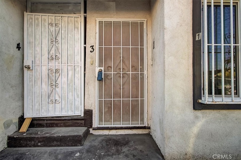 2122 E 10th Street Property Photo 4