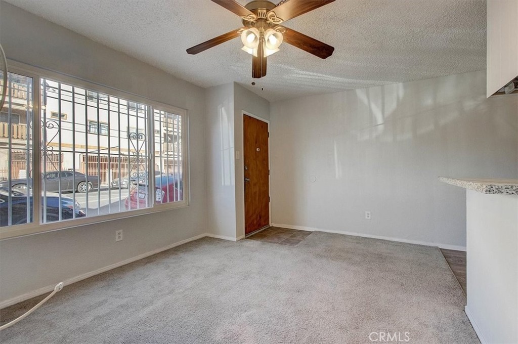 2122 E 10th Street Property Photo 8