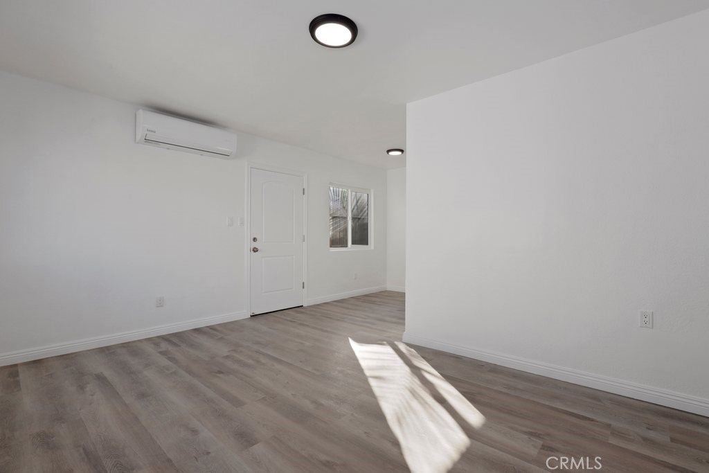 2122 E 10th Street Property Photo 23