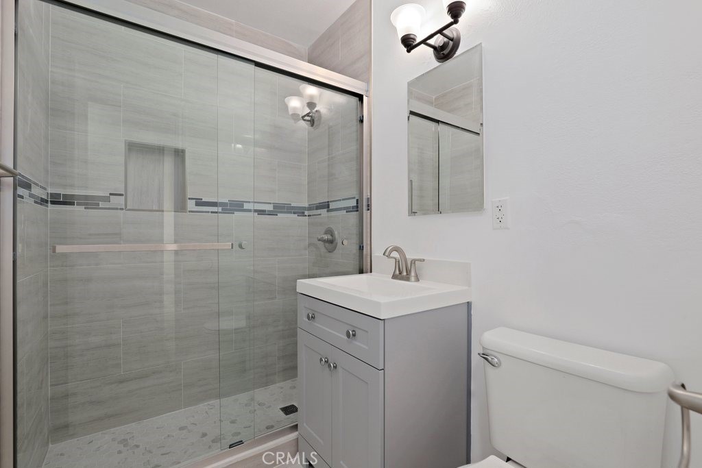 2122 E 10th Street Property Photo 33