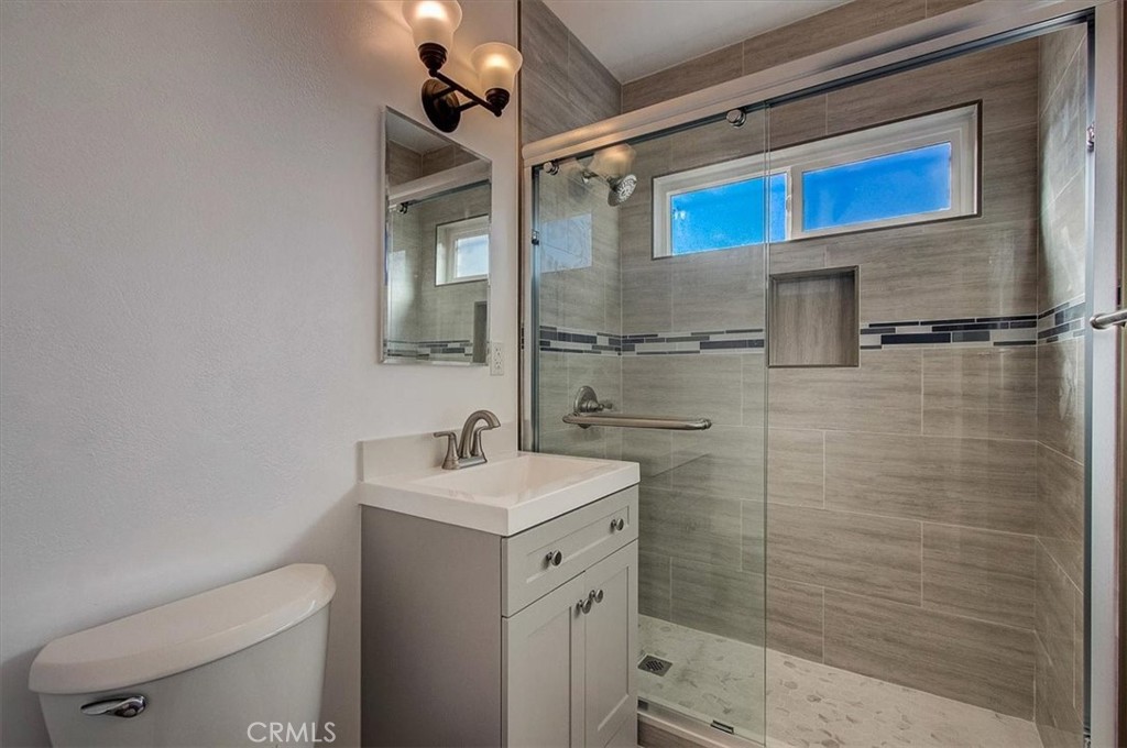 2122 E 10th Street Property Photo 57