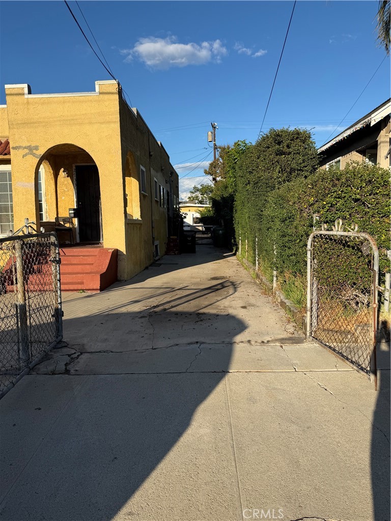 2731 E. Malabar Property Photo 4