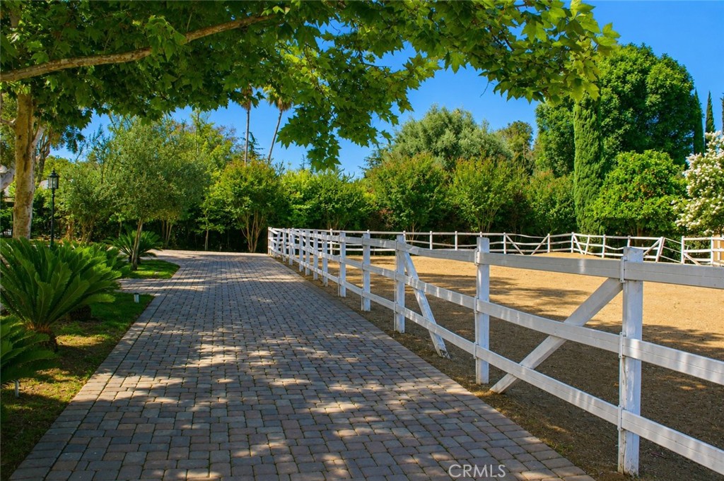 2621 Steeplechase Lane Property Photo 10