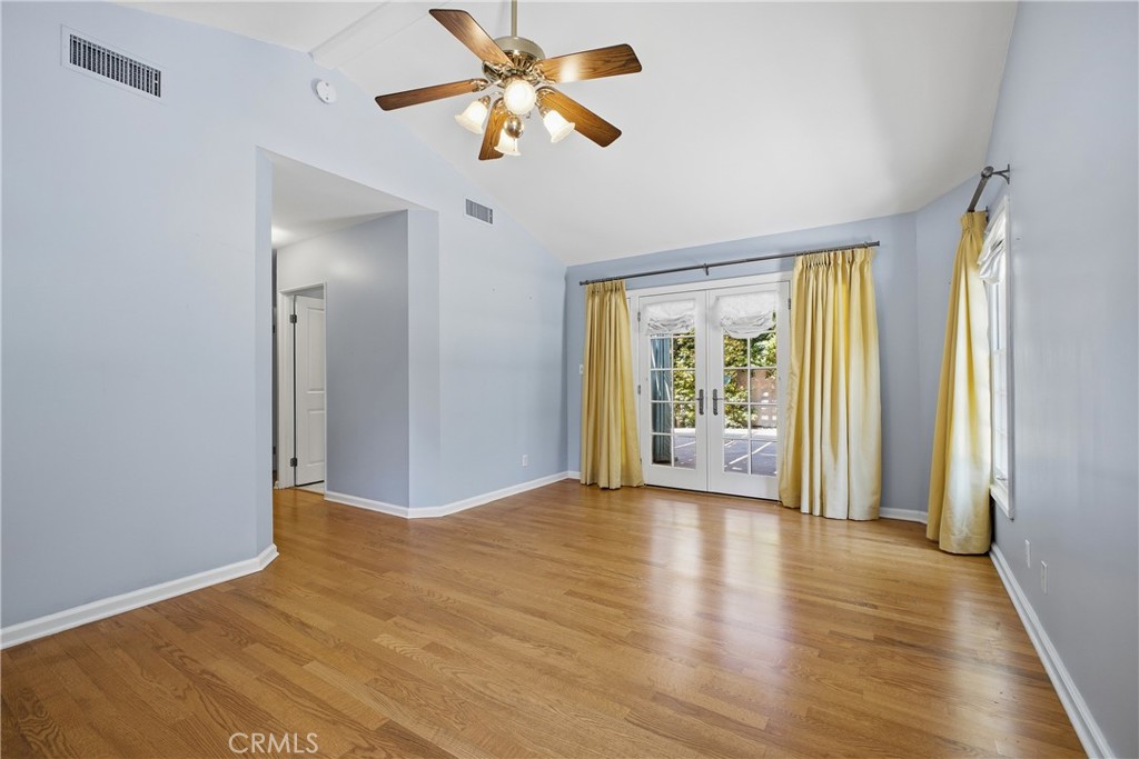 541 E Woodbury Property Photo 31