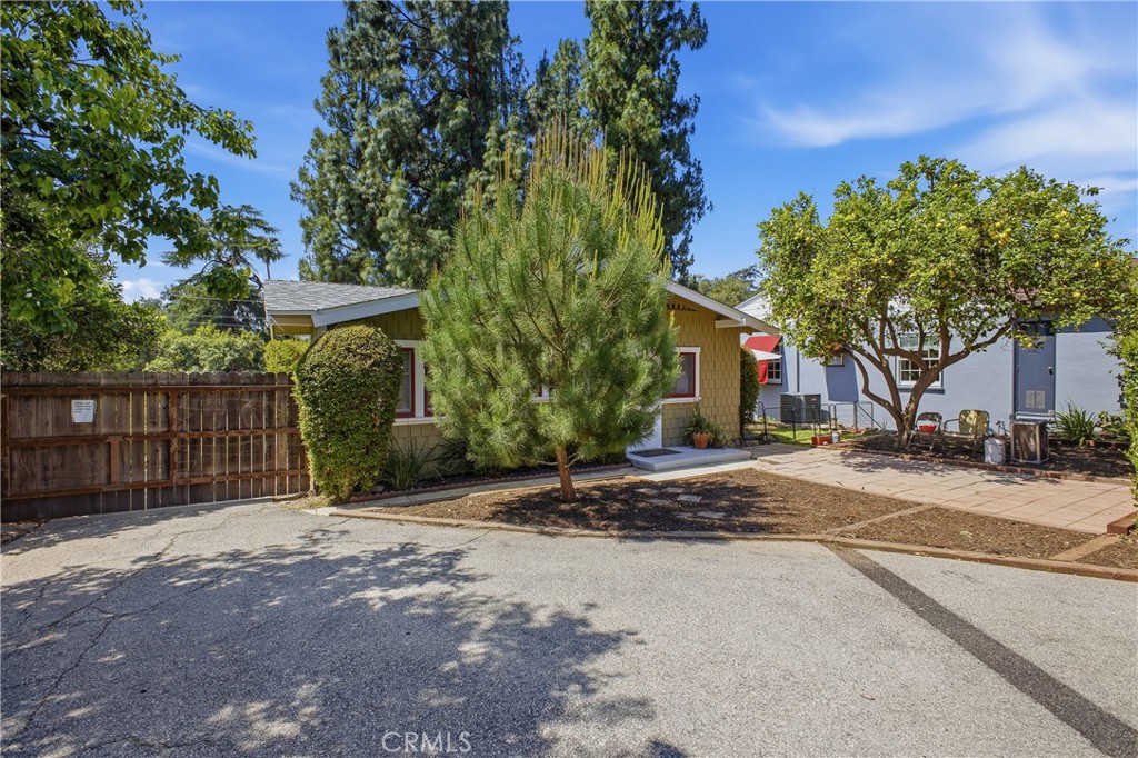 547 E Woodbury Road Property Photo 4