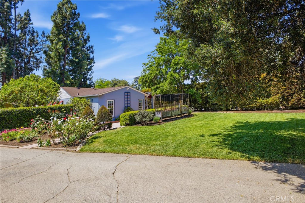 547 E Woodbury Road Property Photo 6