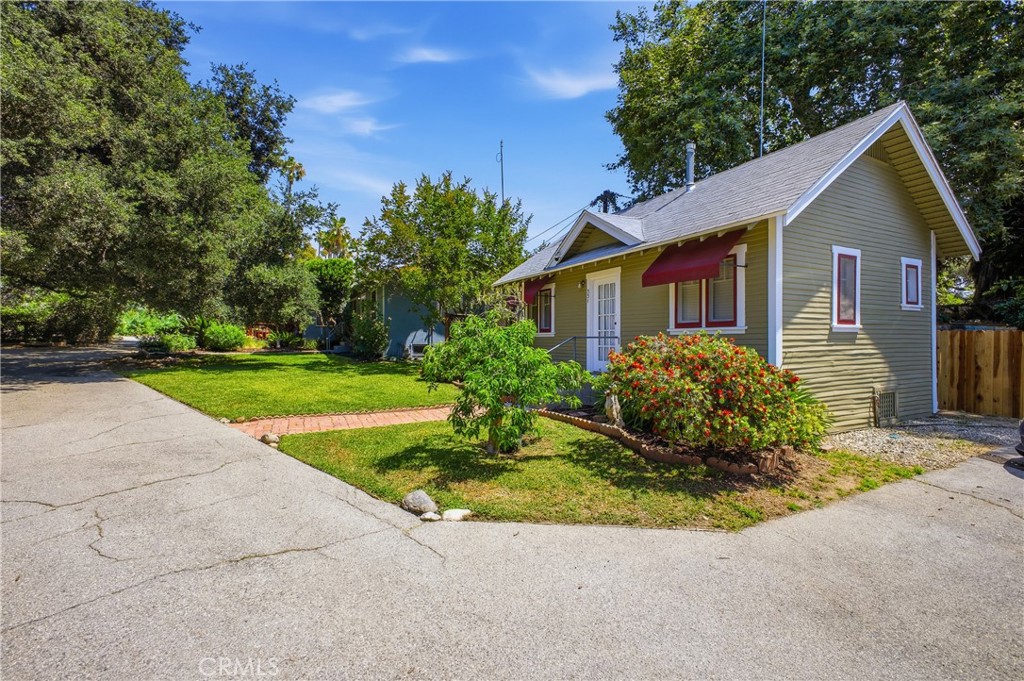547 E Woodbury Road Property Photo 10