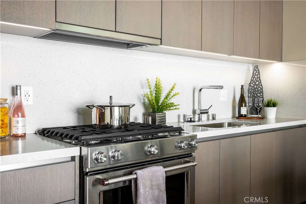 380 Cordova Street 402 Property Photo 8