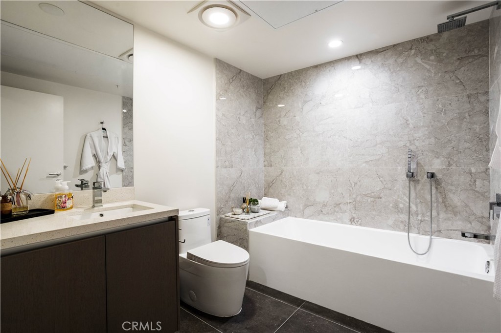 380 Cordova Street 402 Property Photo 14
