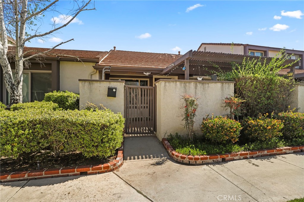 24662 Golfview Drive Property Photo 1