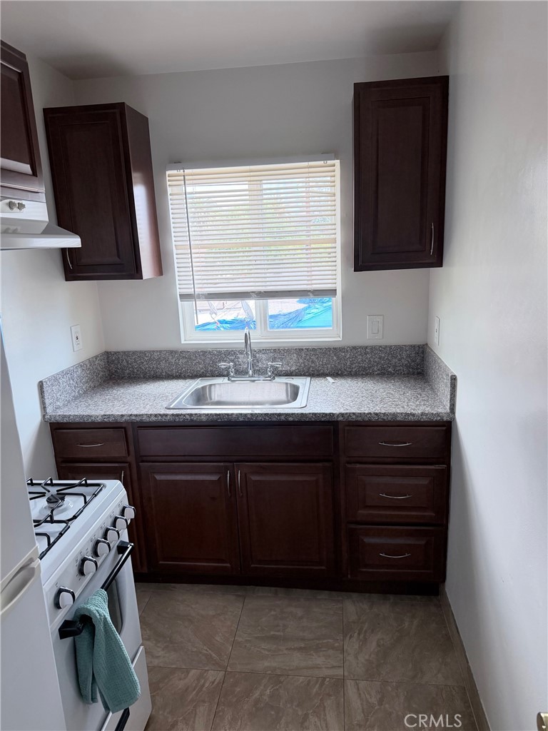1248 Wesley Avenue A Property Photo 6