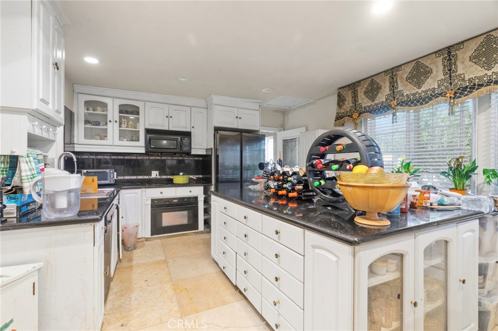 9588 Sparklett Street Property Photo 6