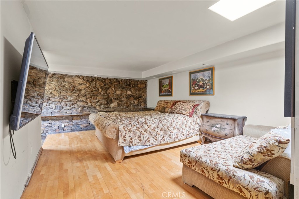 9588 Sparklett Street Property Photo 12