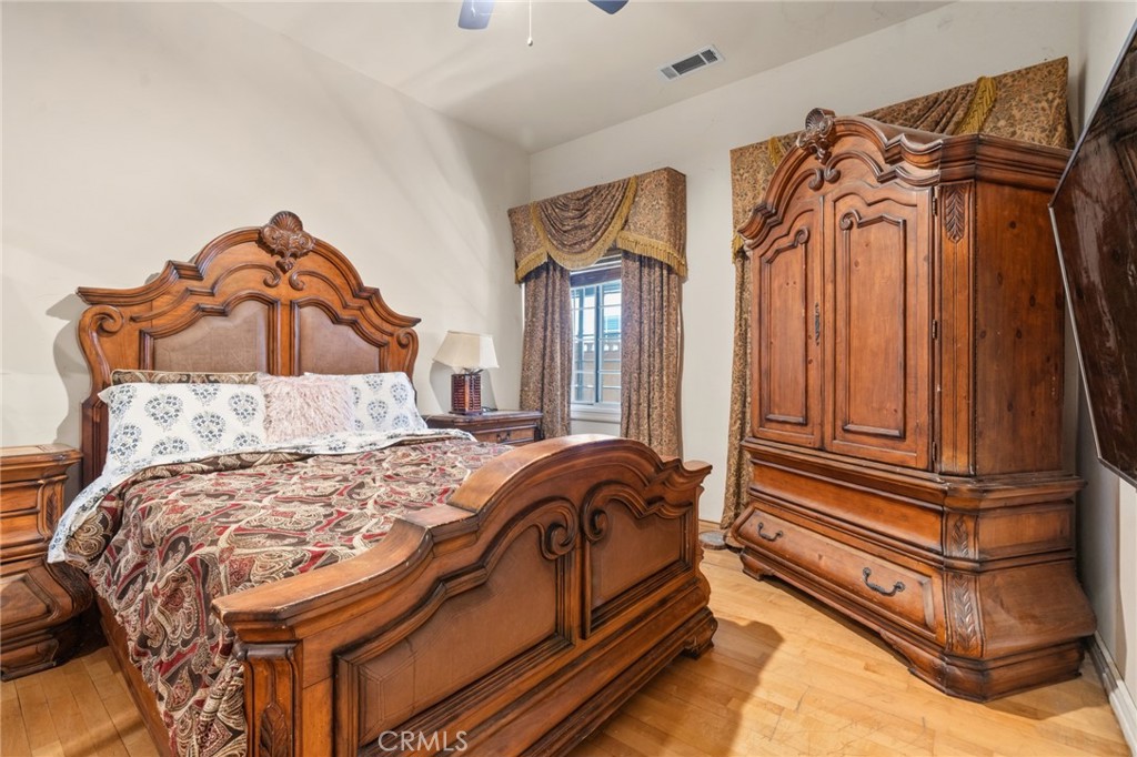 9588 Sparklett Street Property Photo 14