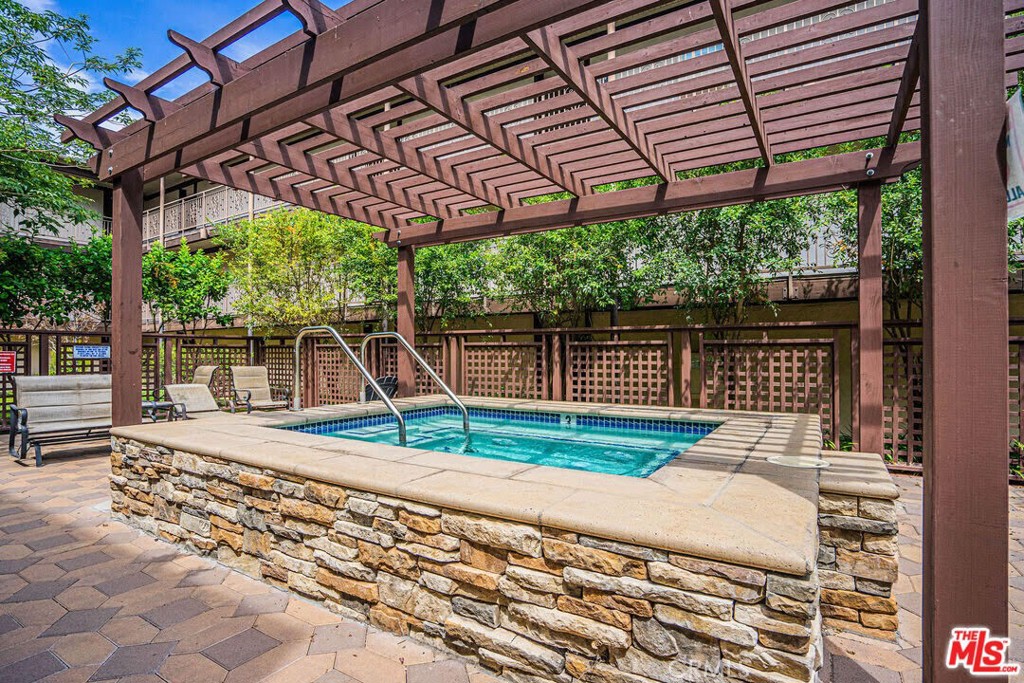 PF26099877 Property Photo 17