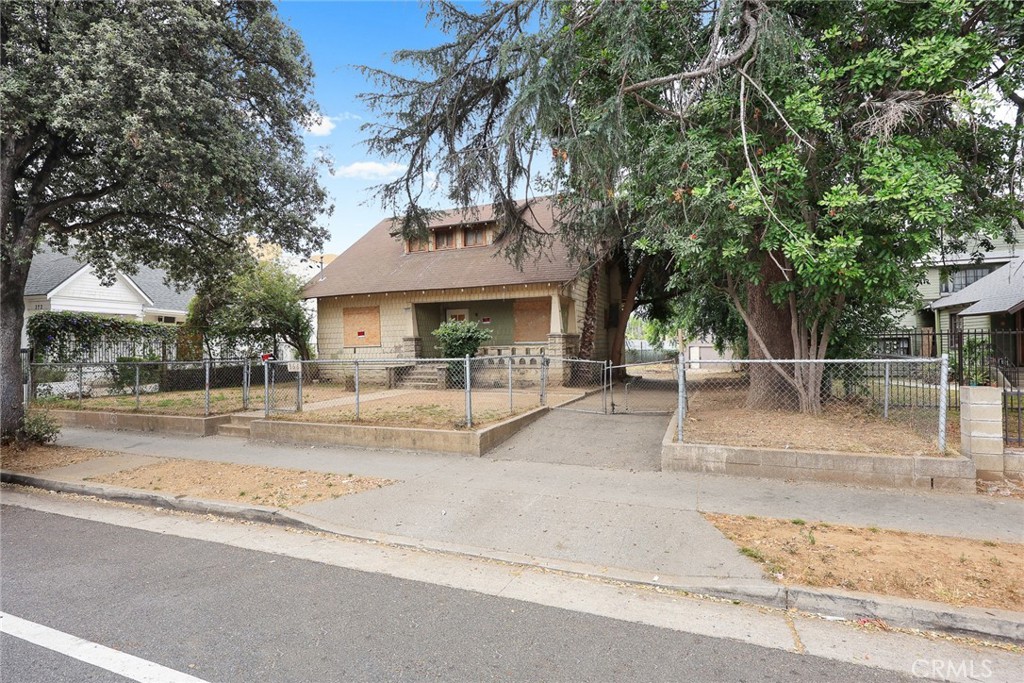 366 E Orange Grove Property Photo 2