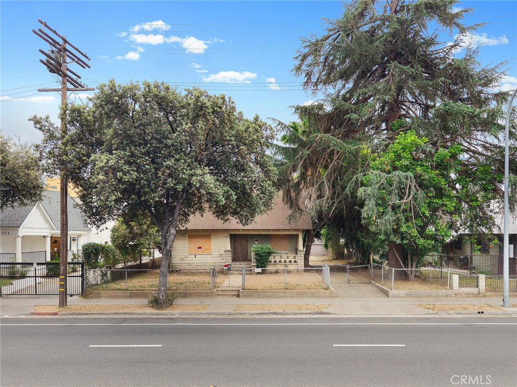 366 E Orange Grove Property Photo 3