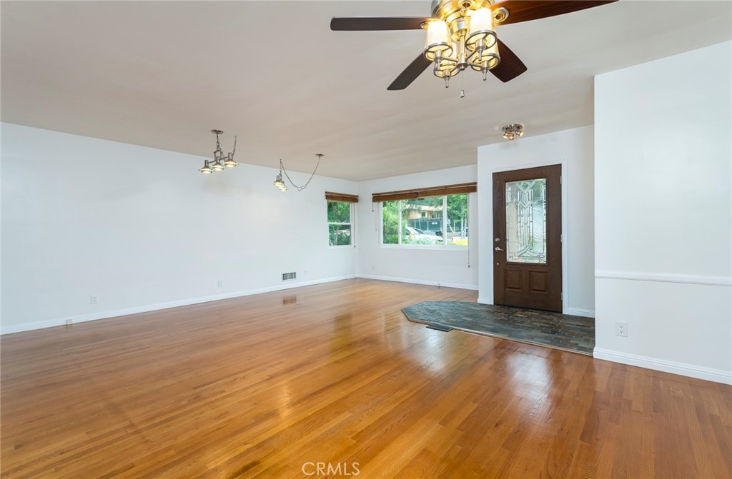 3316 Mills Avenue Property Photo 5