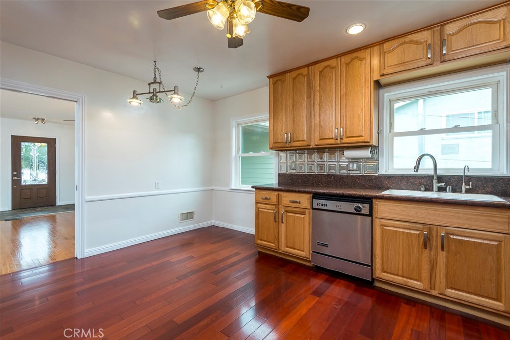 3316 Mills Avenue Property Photo 11