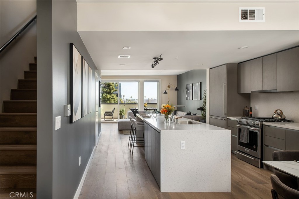 380 Cordova Street 517 Property Photo 4