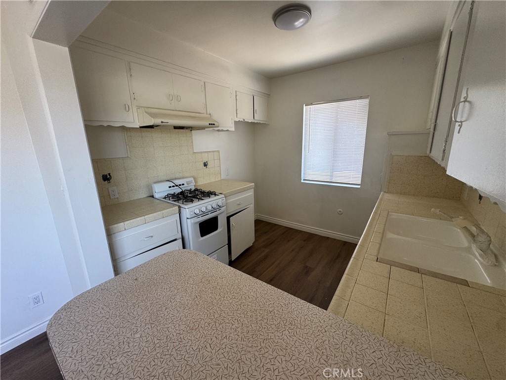 1418 S 4th F Property Photo 4