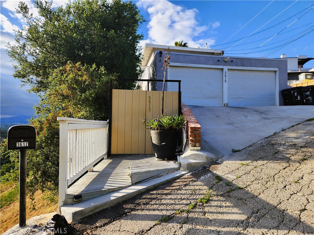 3615 Sunswept Drive Property Photo 4