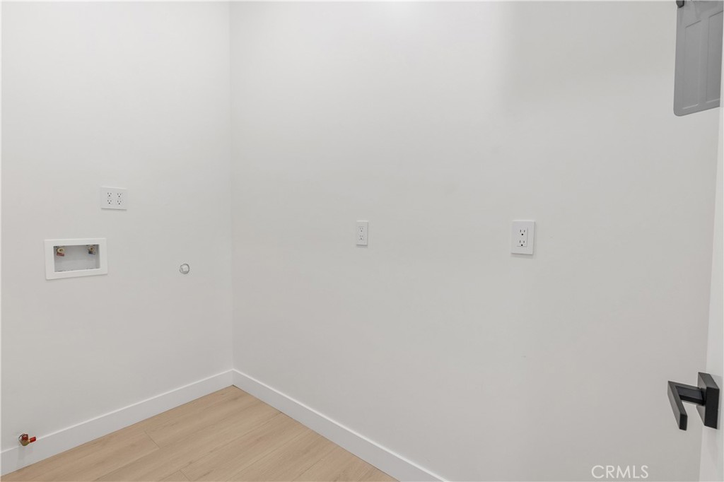 19041 Schoenborn Property Photo 16