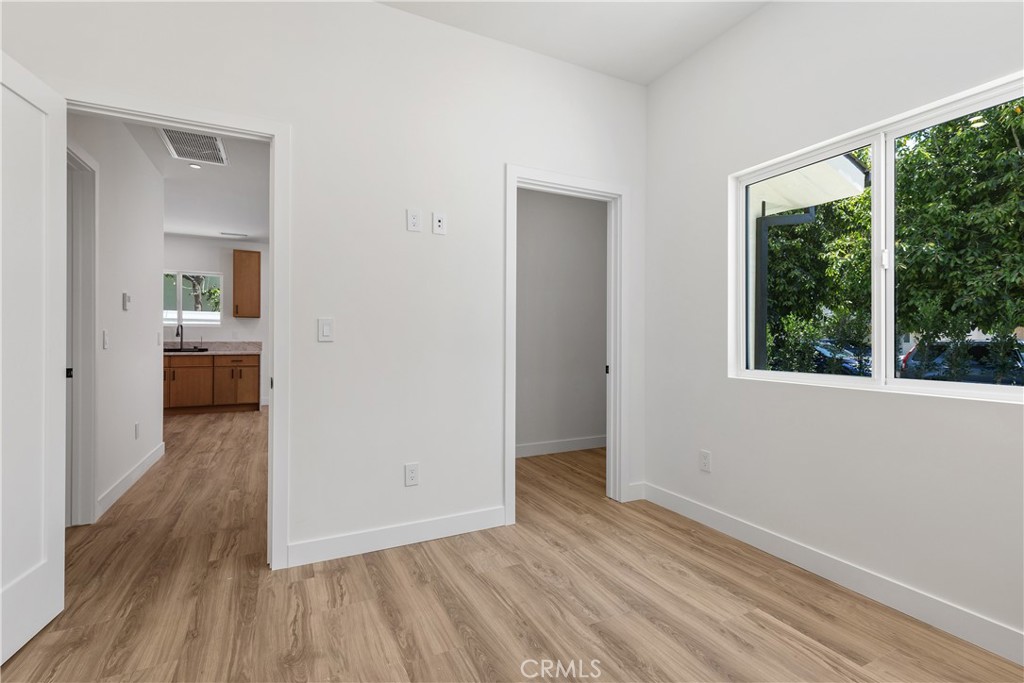 19041 Schoenborn Property Photo 35