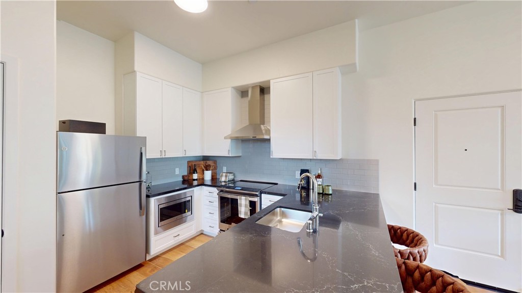 1878 E Walnut Street 203 Property Photo 10