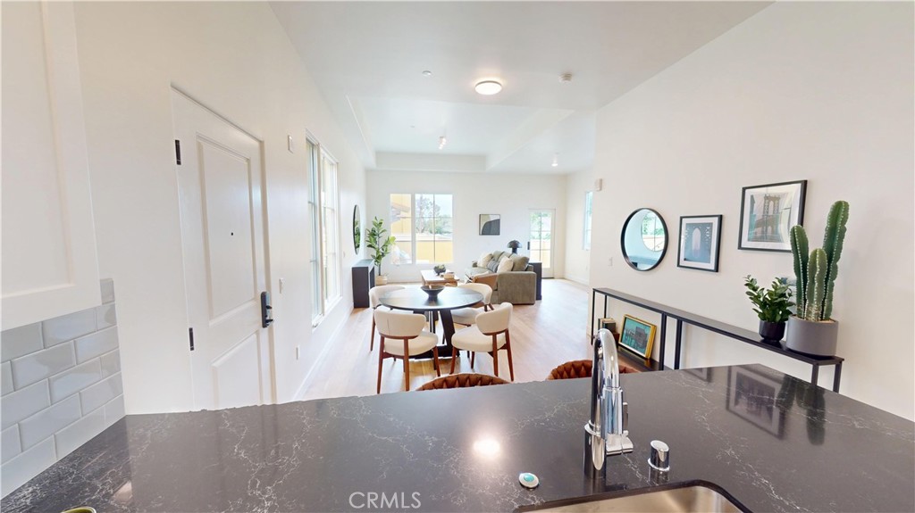 1878 E Walnut Street 203 Property Photo 15