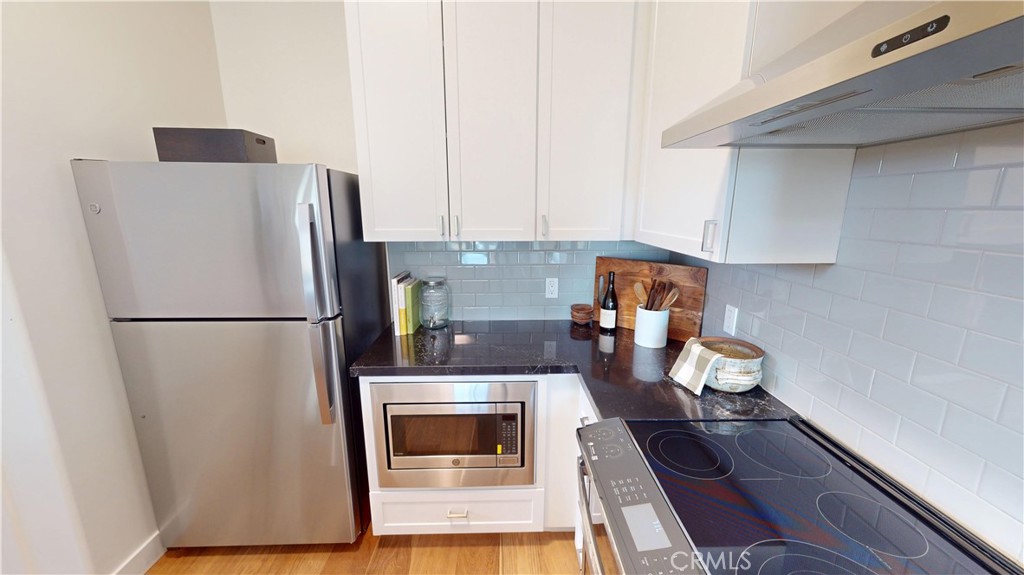1878 E Walnut Street 203 Property Photo 16