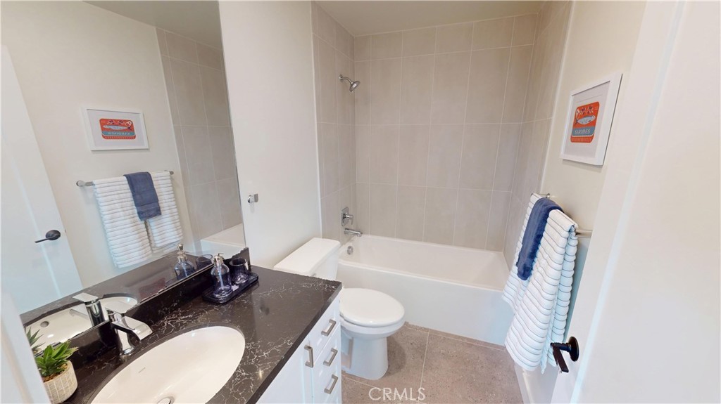 1878 E Walnut Street 203 Property Photo 19
