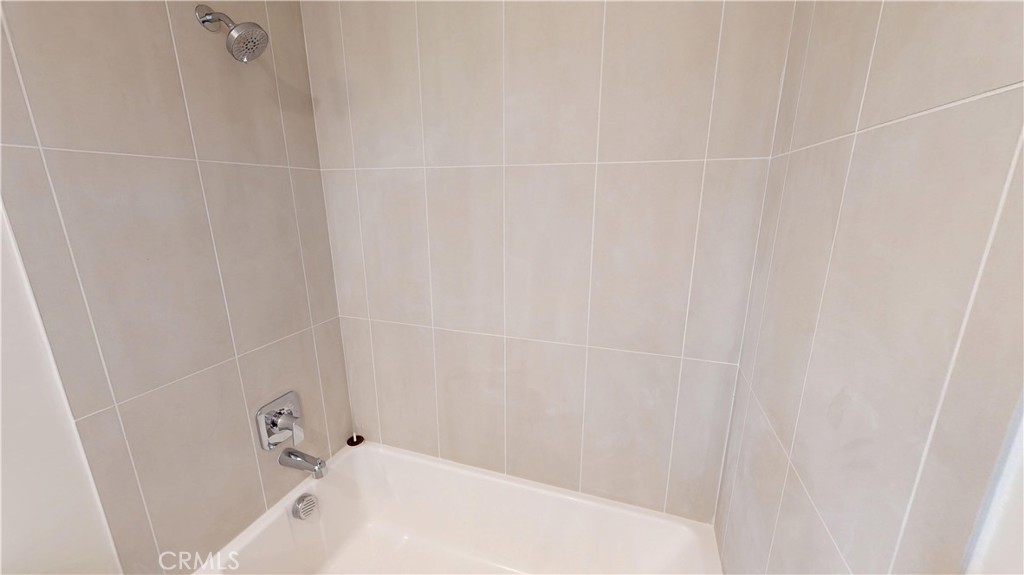1878 E Walnut Street 203 Property Photo 20