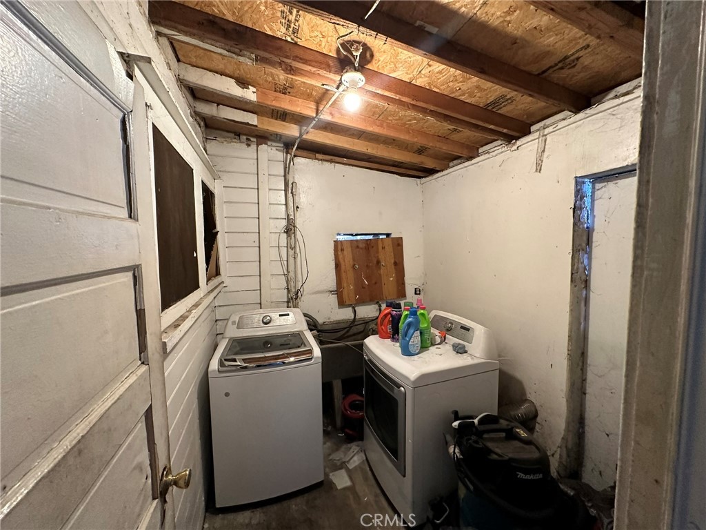 339 W 76th Property Photo 8