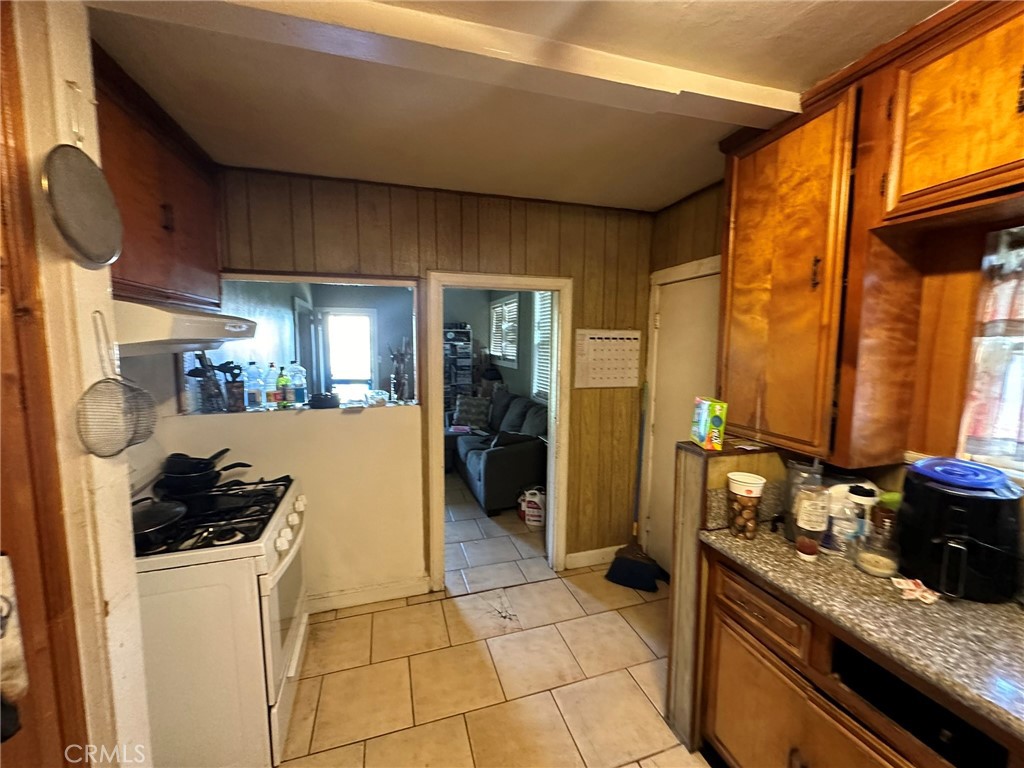 339 W 76th Property Photo 10