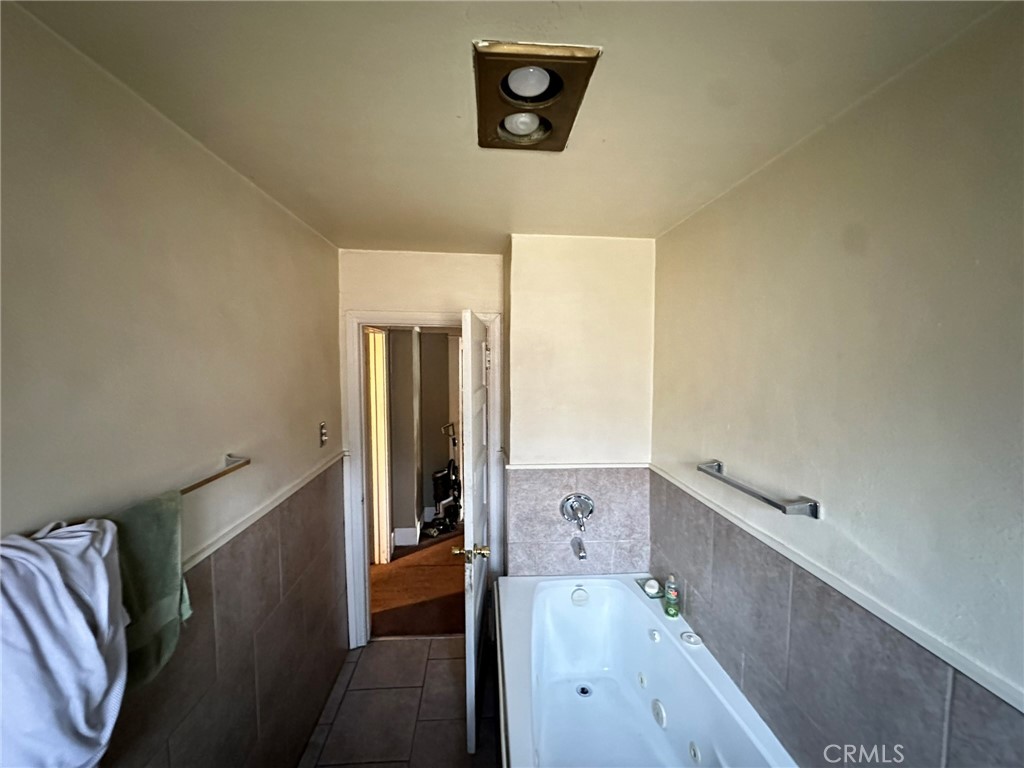 339 W 76th Property Photo 16
