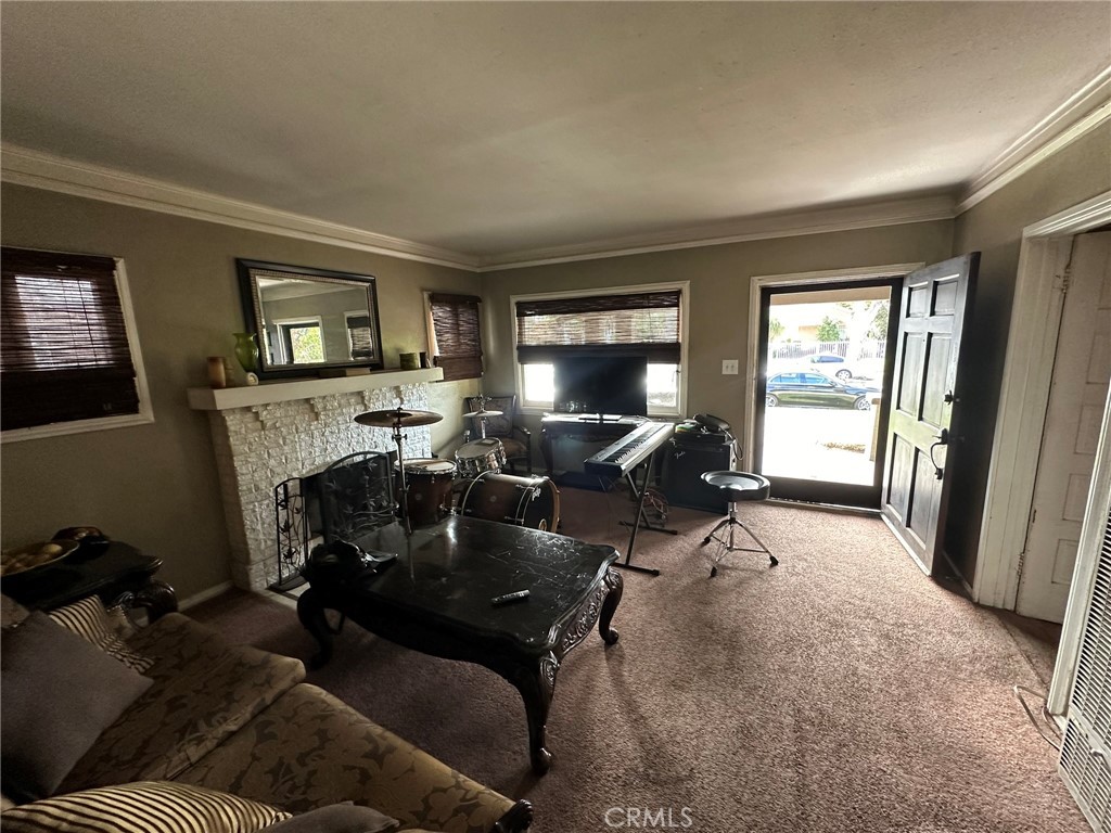 339 W 76th Property Photo 18