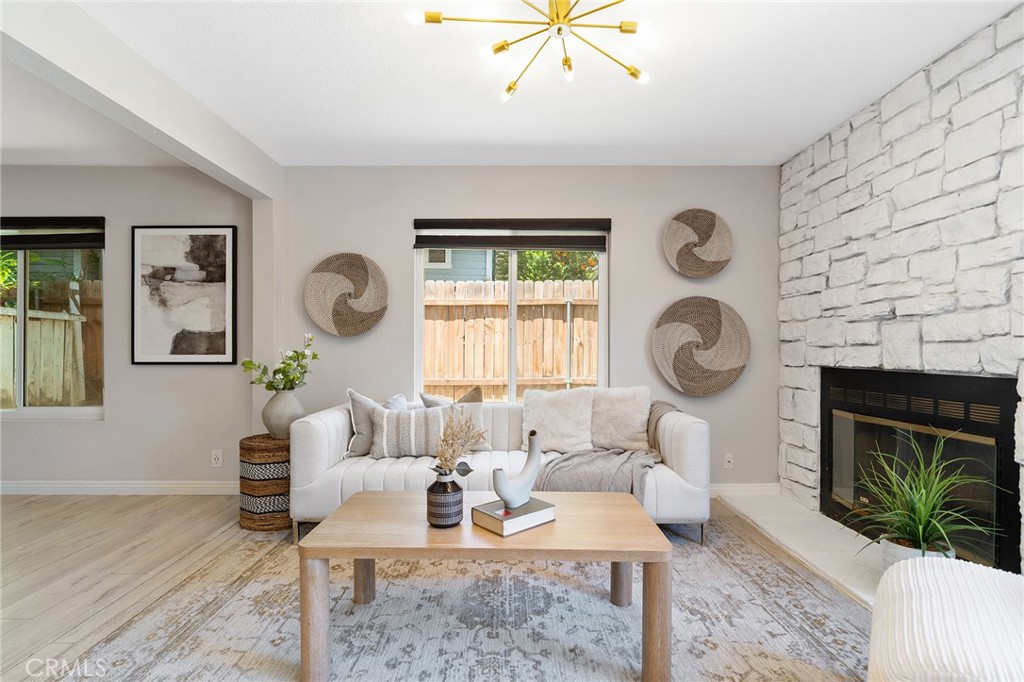 808 S California Avenue Property Photo 10