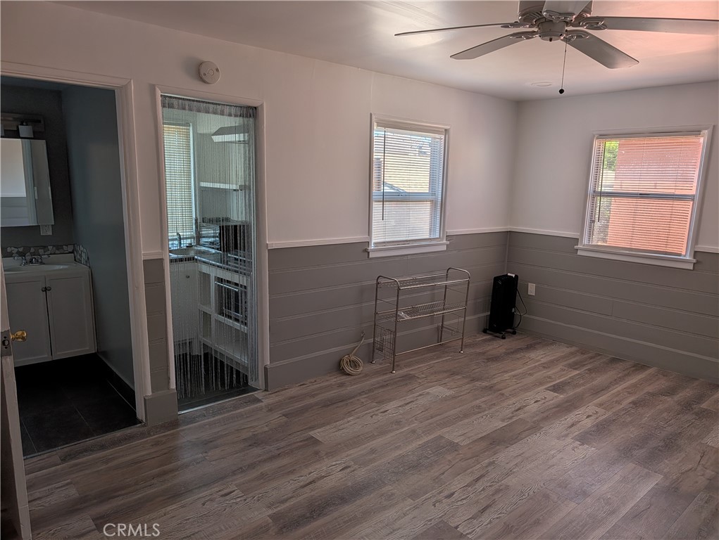 6220 1/2 S Fairfax Property Photo 4