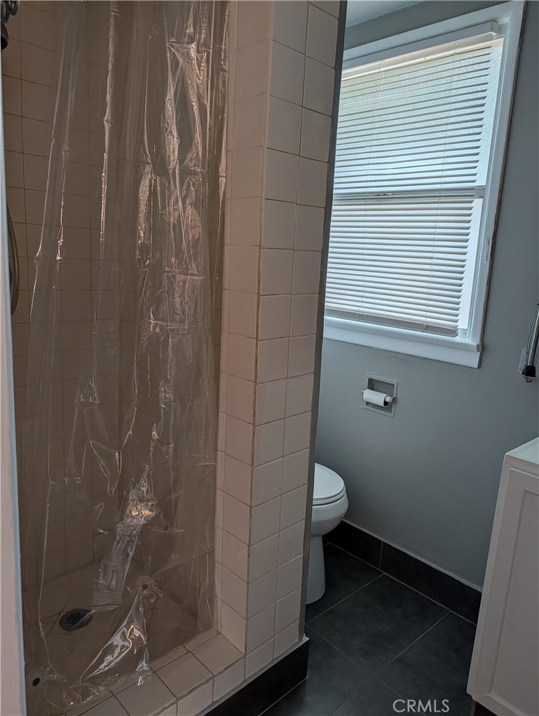 6220 1/2 S Fairfax Property Photo 7