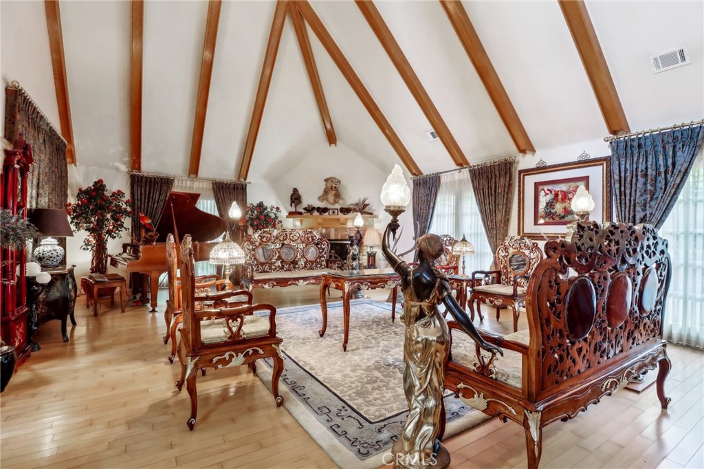 2611 Steeplechase Lane Property Photo 5
