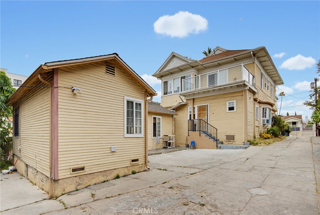 1107 S Mariposa Avenue Property Photo 4