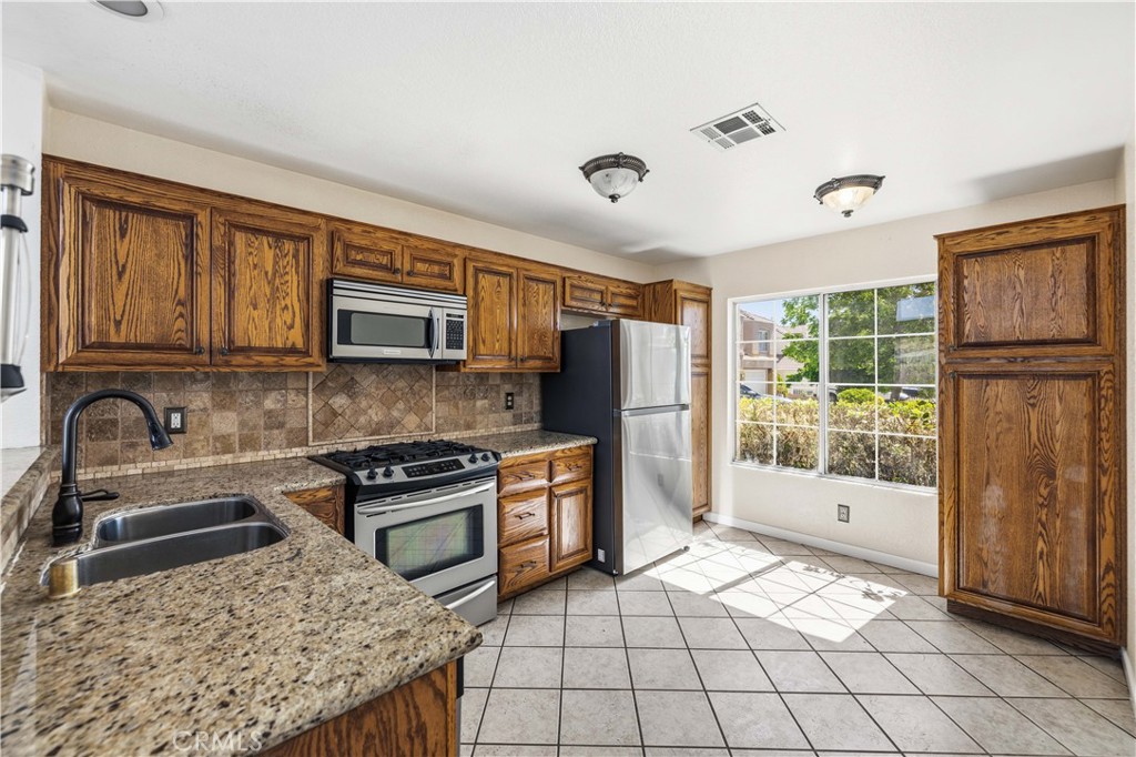 2856 Cloverdale Court Property Photo 12