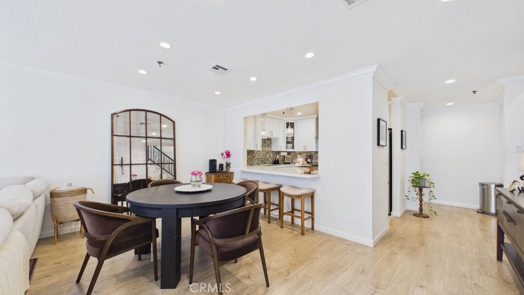 735 W California 102 Property Photo 6