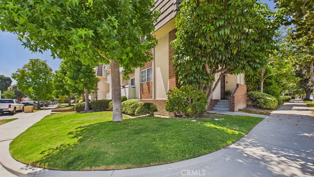 735 W California 102 Property Photo 28