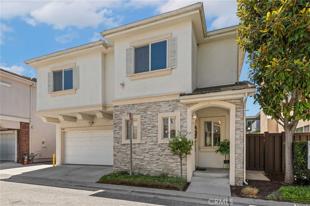 15807 Crest Lane Property Photo