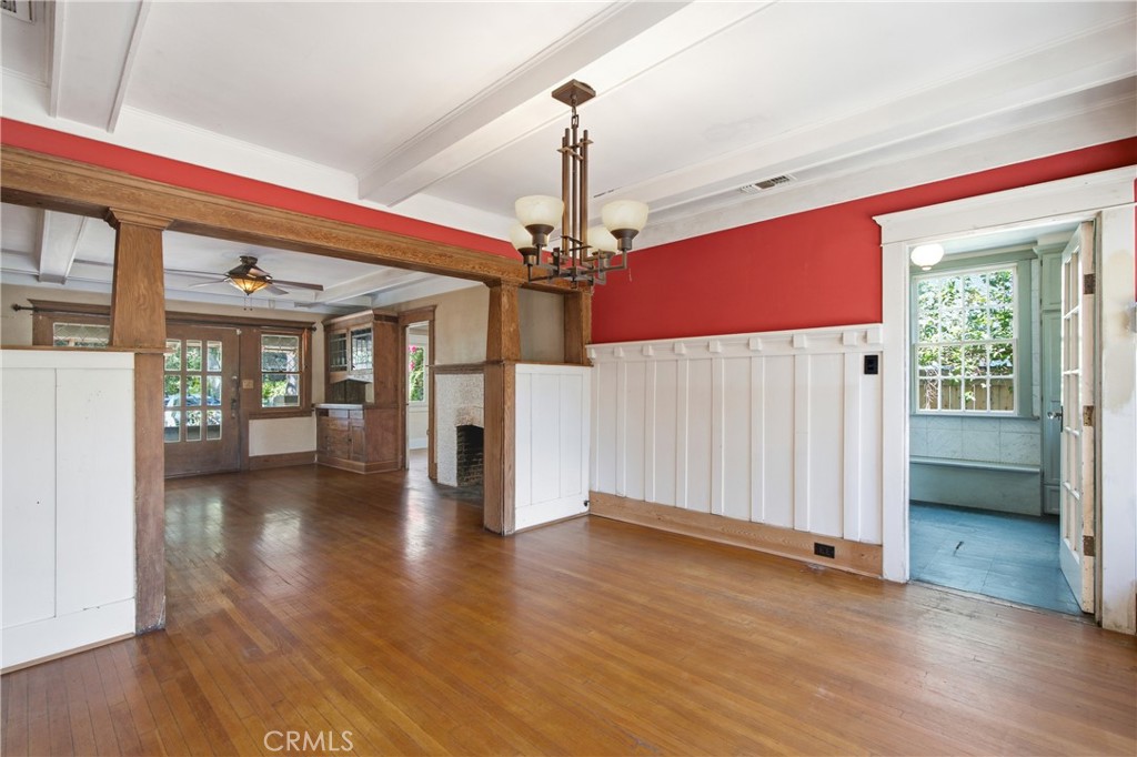 1044 N Hudson Avenue Property Photo 1