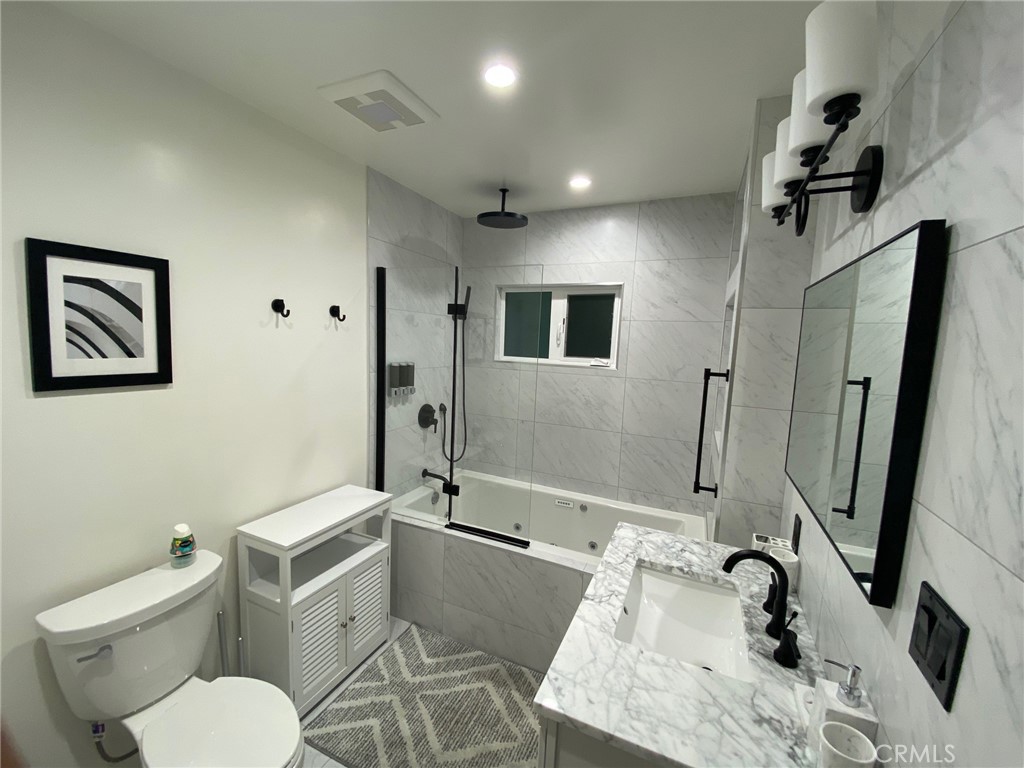 405 W Broadway Property Photo 8