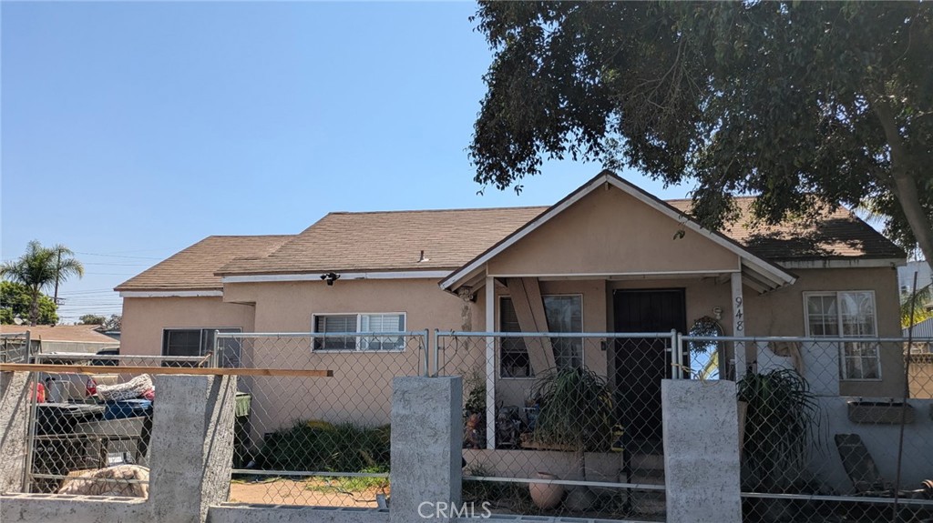 946 S Ash Property Photo 1