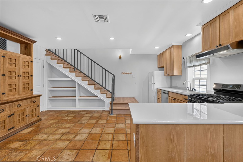 4151 Farmdale Ave Property Photo 6